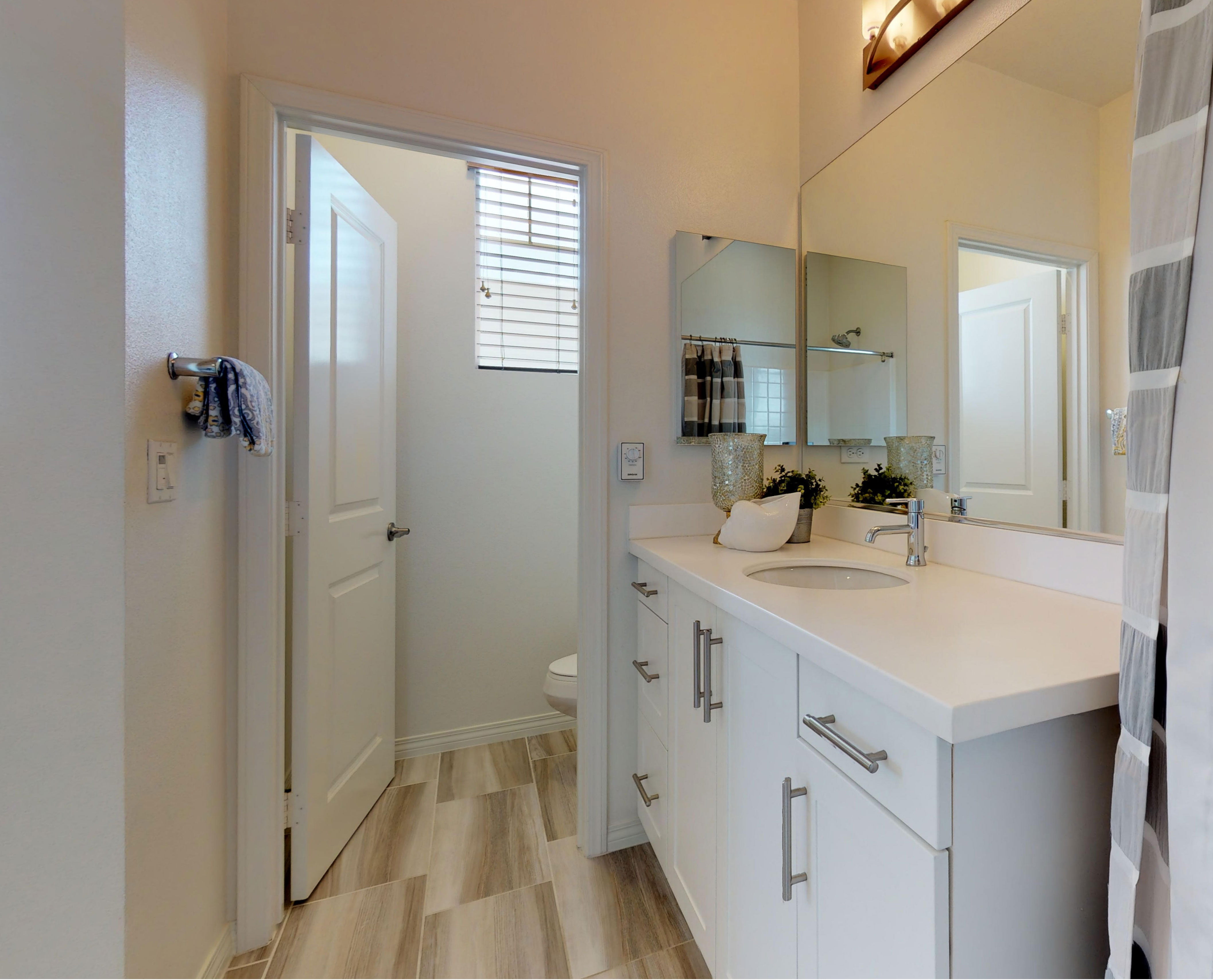 5554 Coral-108-Hawthorne-CA-90250-07102019_180643