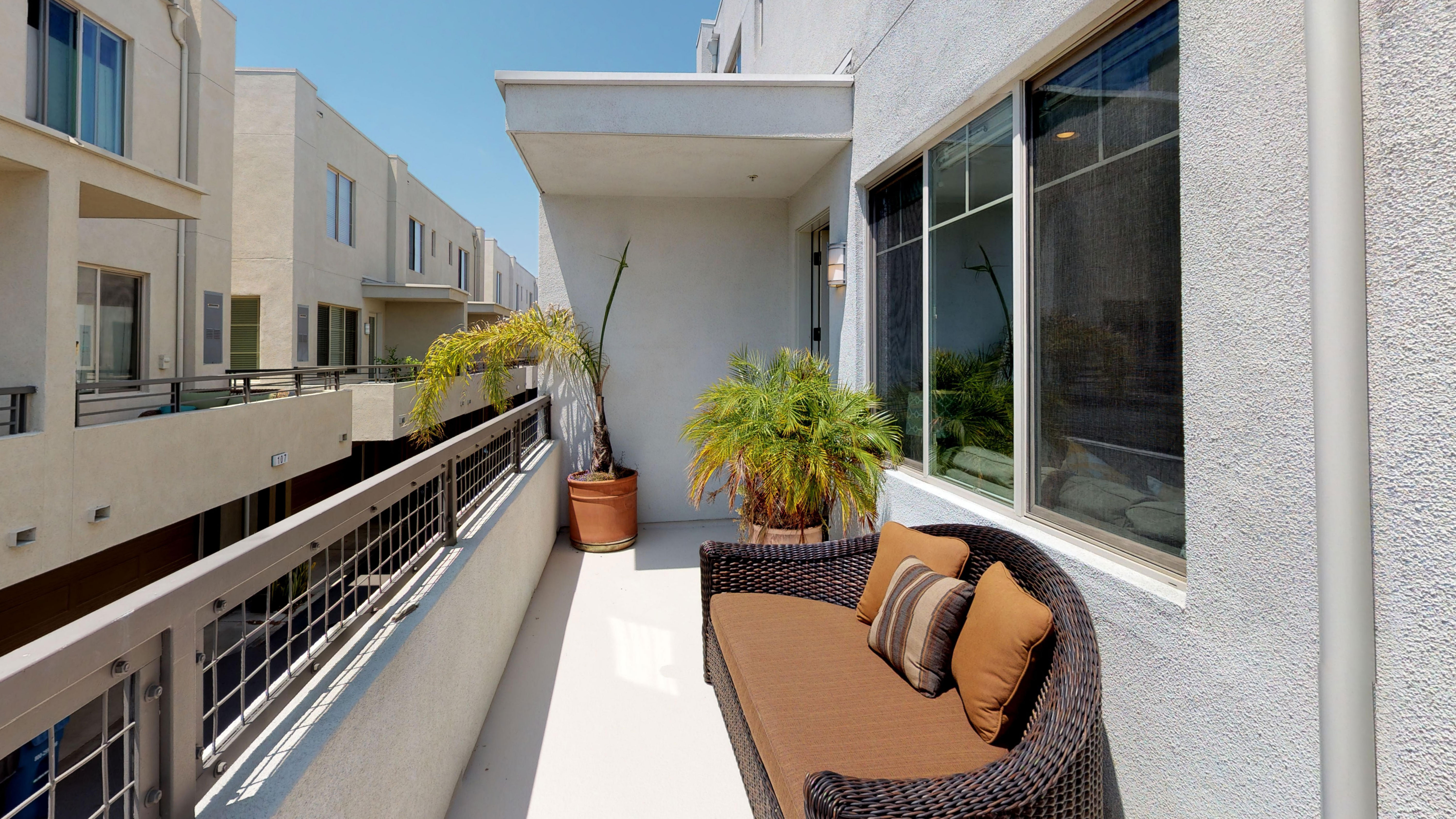 5554 Coral-108-Hawthorne-CA-90250-07112019_104708